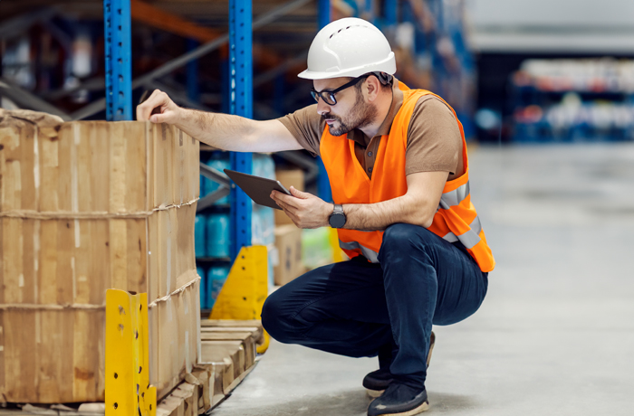 Online auction system for U.S. warehouse firm